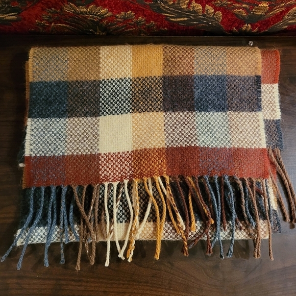 ๐ 4/$20 | Check Scarf - Picture 2 of 4